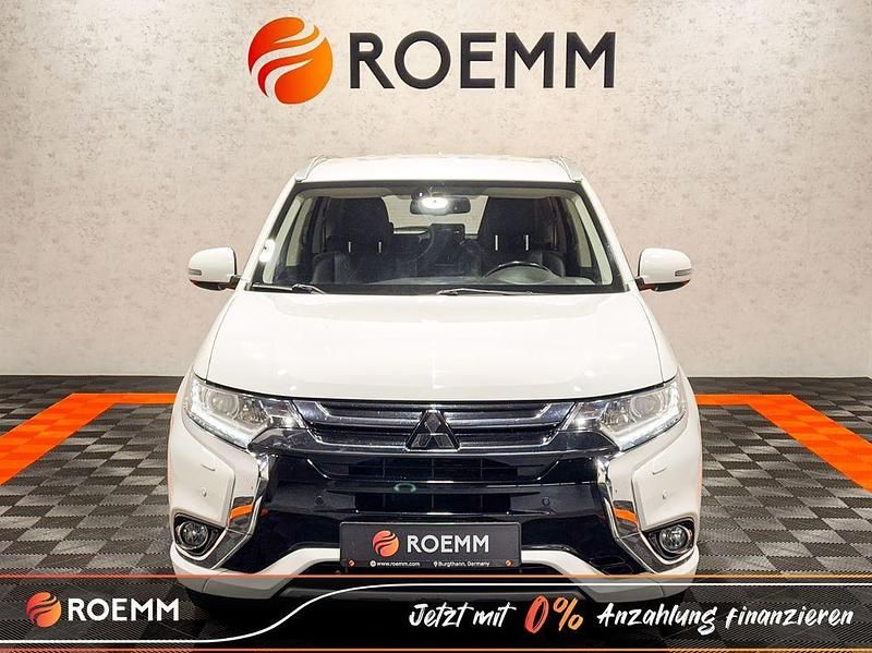 Weiß Gebraucht 2016 Mitsubishi Outlander P-HEV Basis SUV | 15.449 € (Fairer Preis) - Bild 1/4