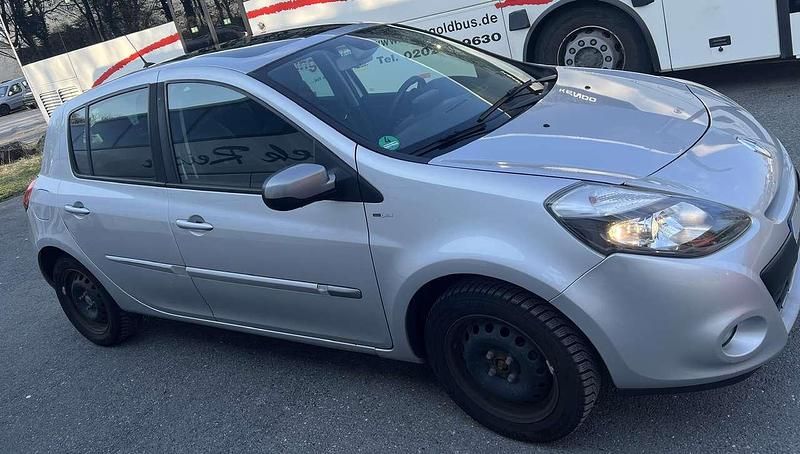 Gebraucht Renault Clio IV Night&Day 106 PS (77 kW) 2012 Grau Limousine