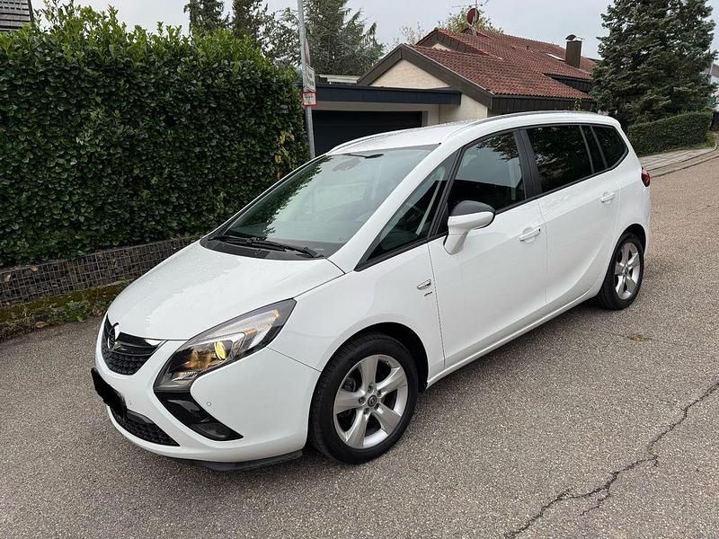 Weiß Gebraucht 2015 Opel Zafira Tourer Innovation Van / Kleinbus | 12.200 € (Etwas zu teuer) - Bild 1/4