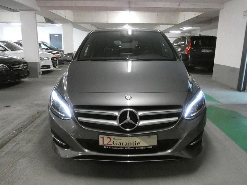 Gebraucht Mercedes B180 122 PS (89 kW) 2016 Mountaingrau Van / Kleinbus
