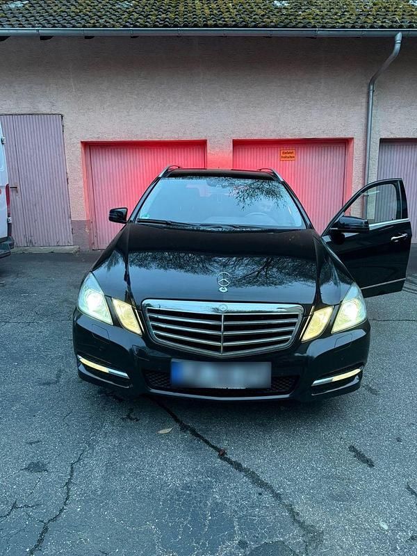 Gebraucht Mercedes E350 Avantgarde 265 PS (194 kW) 2012 Schwarz Kombi