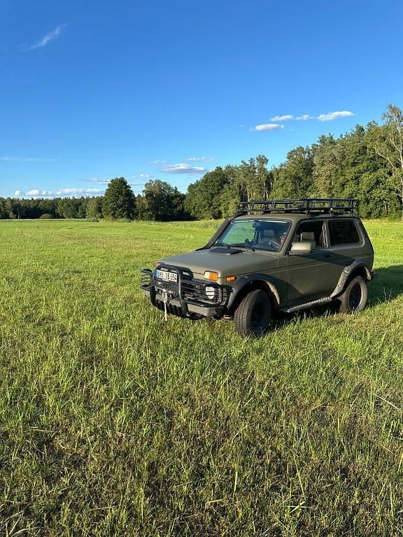 Gebraucht Lada niva 83 PS (61 kW) 2023 Grün SUV