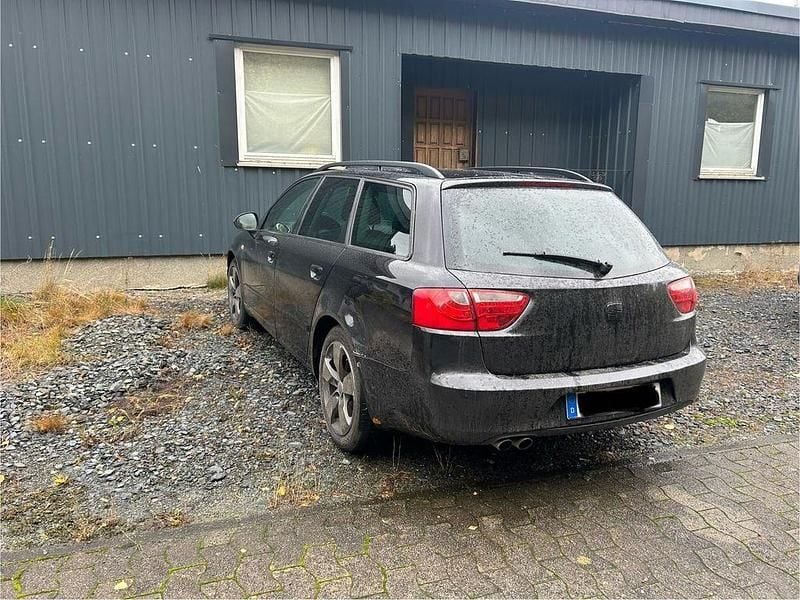 Schwarz Gebraucht 2011 Seat Exeo Reference Limousine | 1.999 € (Guter Preis) - Bild 1/4