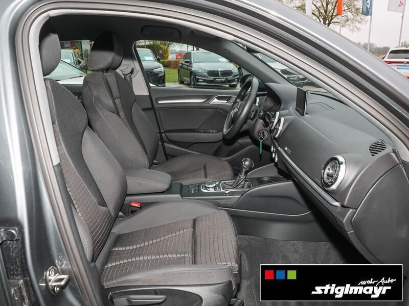 Gebraucht Audi A3 Sportback Sport 150 PS (110 kW) 2017 Grau Kleinwagen