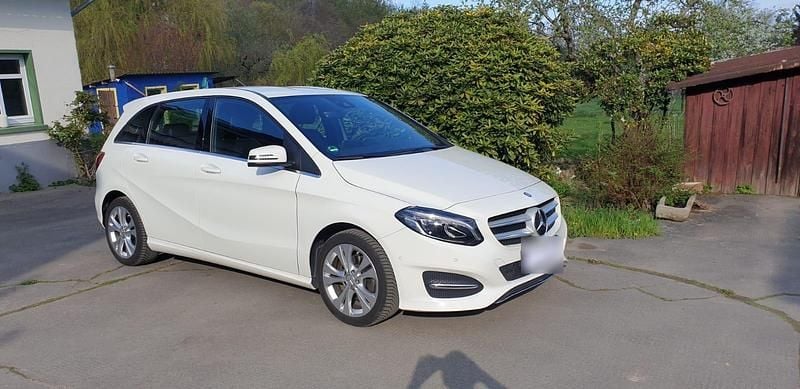 Gebraucht Mercedes B180 122 PS (89 kW) 2016 Weiß Van / Kleinbus