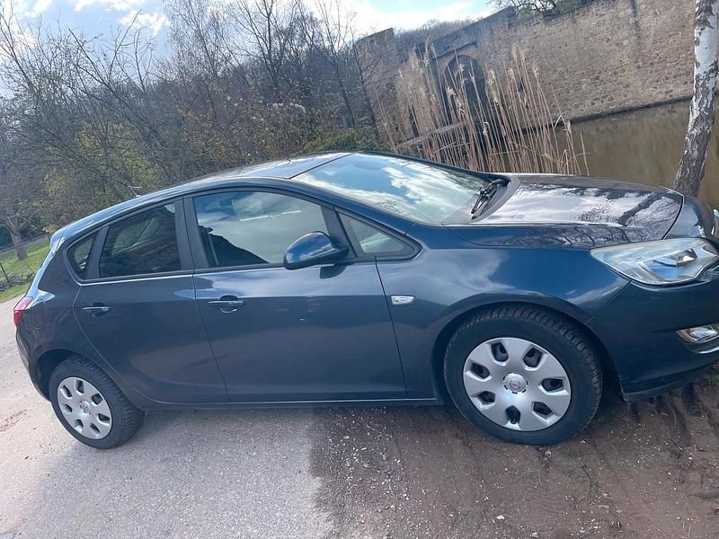 Gebraucht Opel Astra 101 PS (74 kW) 2010 Blau Limousine