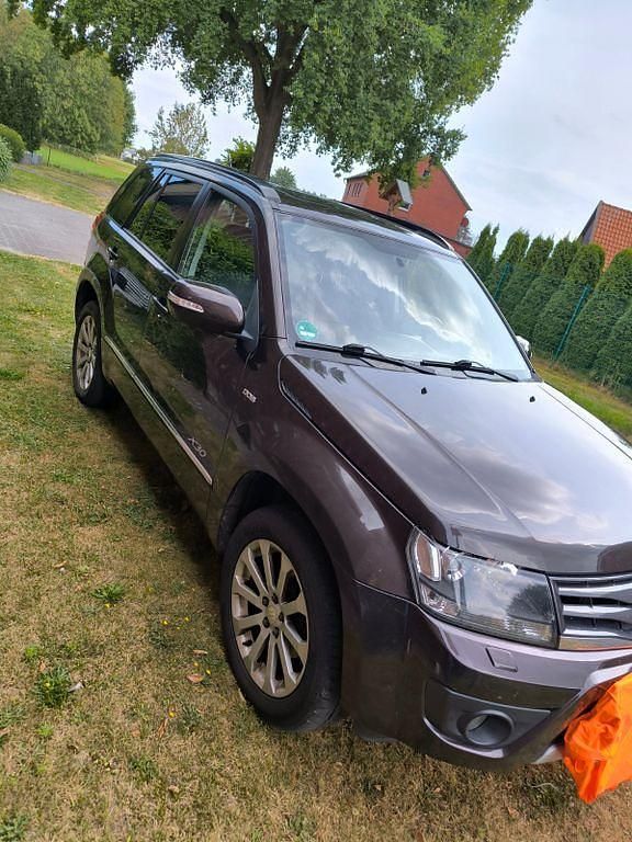 Braun Gebraucht 2013 Suzuki Grand Vitara SUV | 6.400 € (Etwas zu teuer) - Bild 1/4