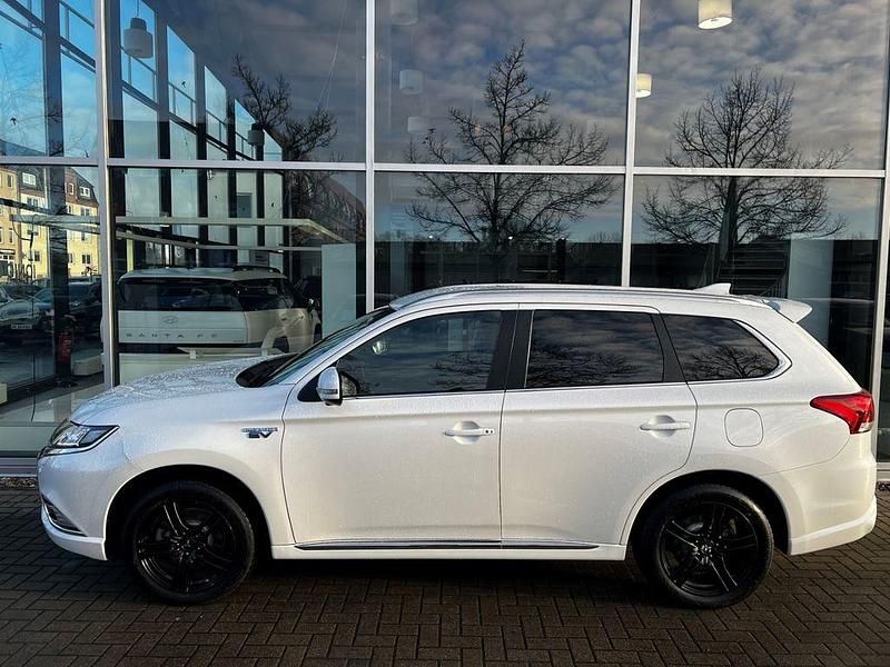 Gebraucht Mitsubishi Outlander P-HEV Plus 224 PS (164 kW) 2020 P) (weiss SUV
