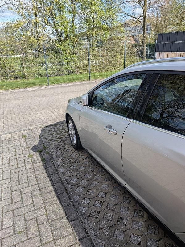 Gebraucht Ford Focus Titanium 140 PS (102 kW) 2014 Silber Kombi