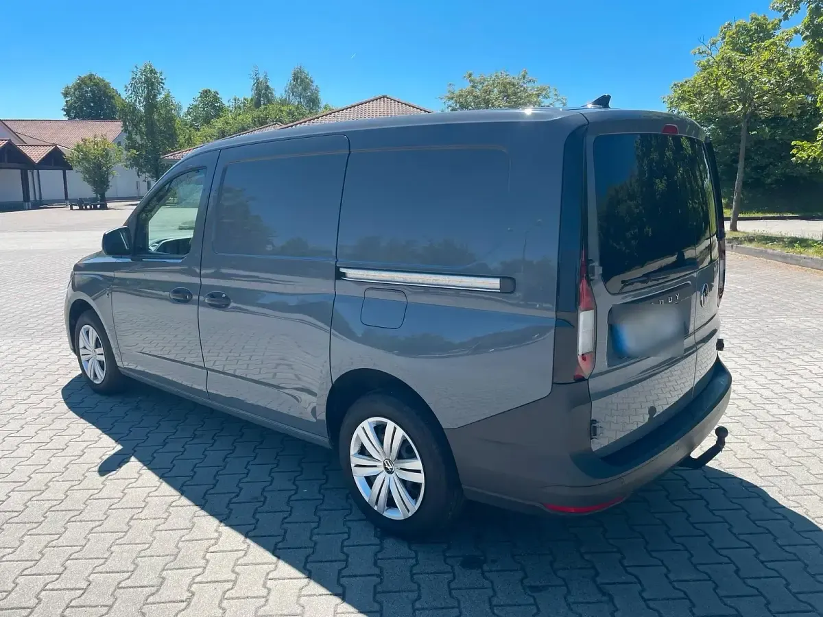 Gebraucht VW Caddy Maxi 122 PS (89 kW) 2022 Grau Van / Kleinbus