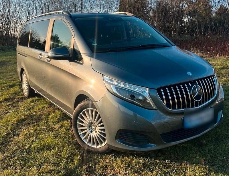 Grau Gebraucht 2015 Mercedes V250 Van / Kleinbus | 29.500 € (Guter Preis) - Bild 1/4