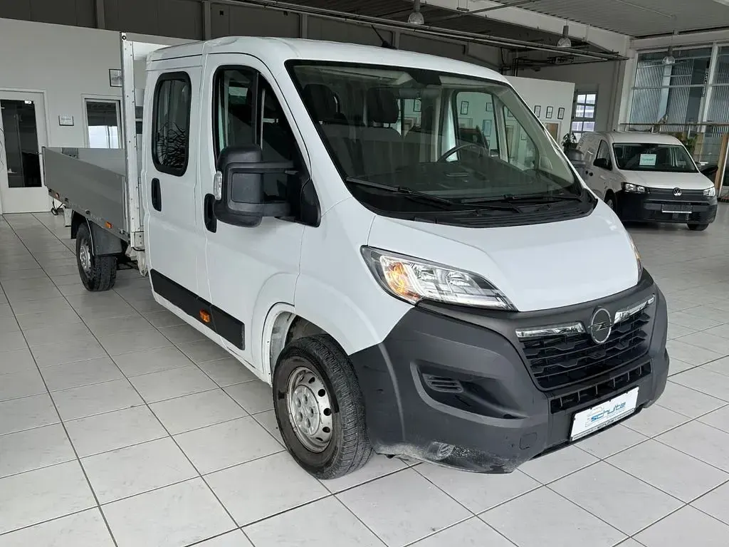 Gebraucht Opel Movano 140 PS (102 kW) 2023 Casabl/arctic/eisweiss/kaolin Van