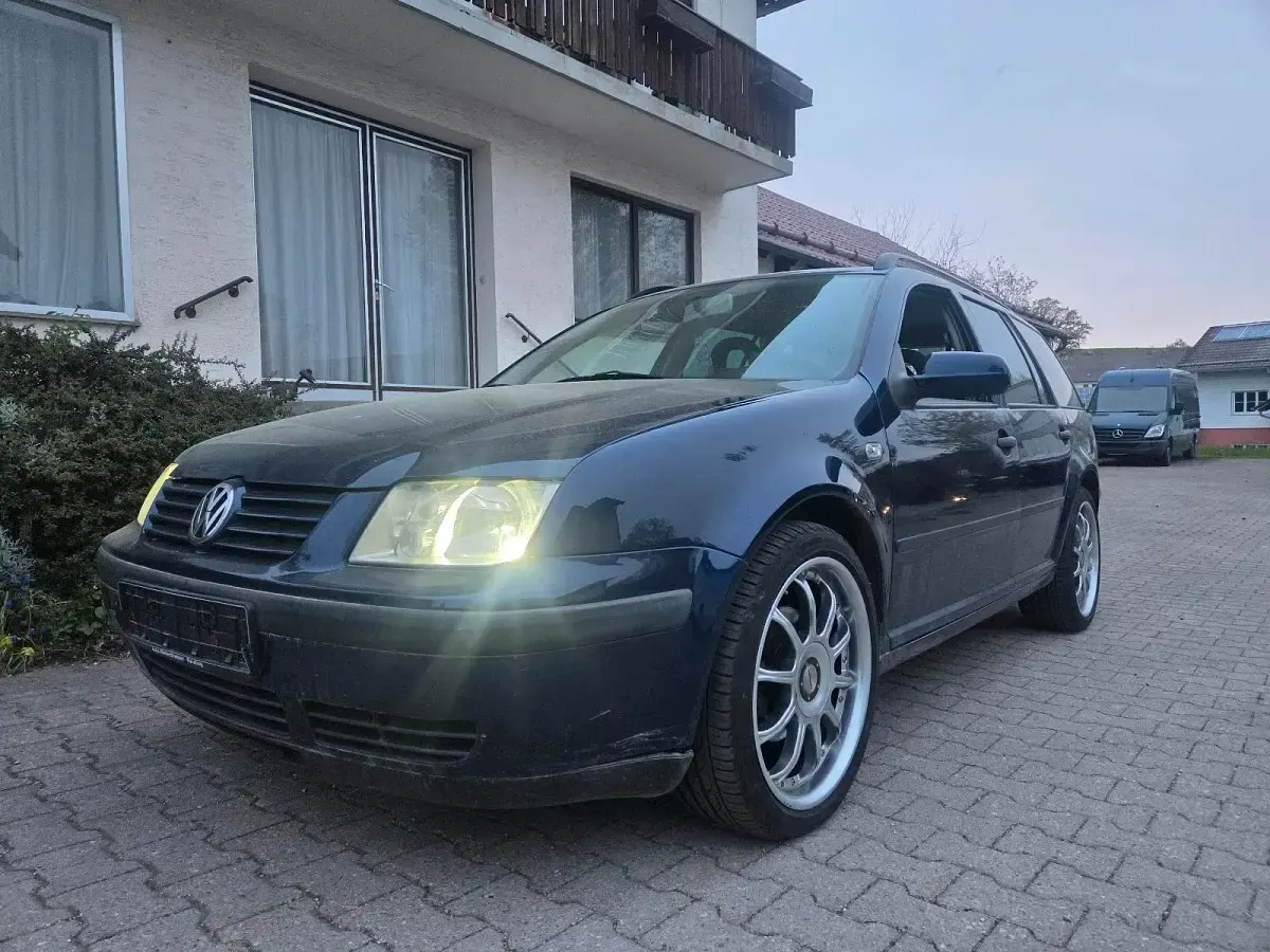 Second-hand VW Bora 174 CP (127 kW) 2002 Albastru Break