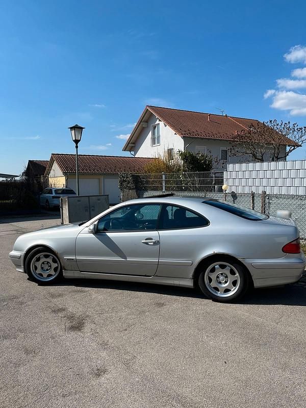 Gebraucht Mercedes CLK230 193 PS (141 kW) 2000 Silber Coupé