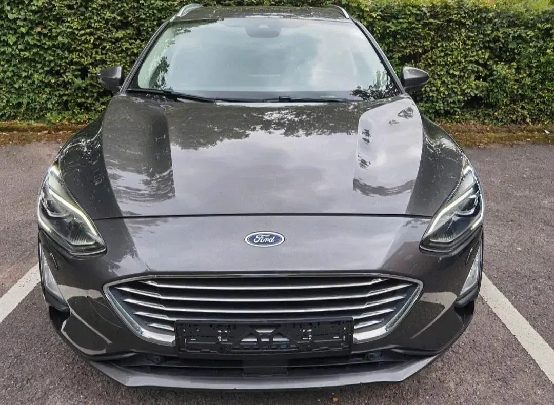 Gebraucht Ford Focus Titanium 125 PS (91 kW) 2018 Grau Kombi