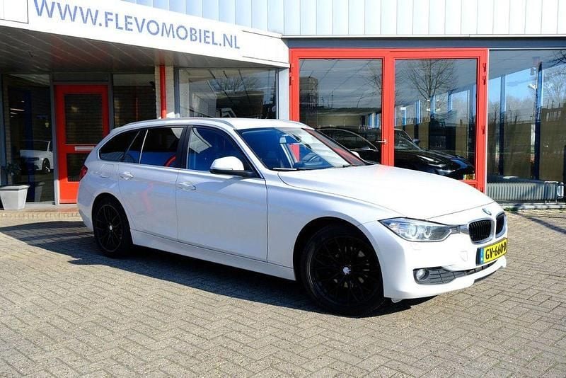 Gebraucht BMW 316 Executive 116 PS (85 kW) 2015 Weiß Kombi