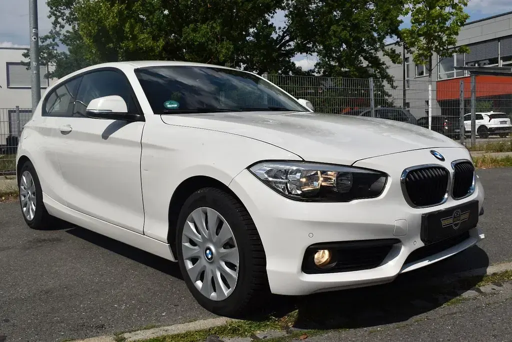 Gebraucht BMW 118 Advantage 136 PS (100 kW) 2018 Weiß Kleinwagen