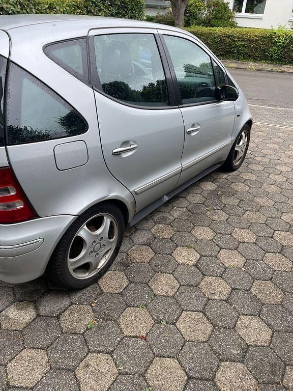 Grau Gebraucht 2001 Mercedes A160 Elegance Van / Kleinbus | 1.290 € (Guter Preis) - Bild 1/4