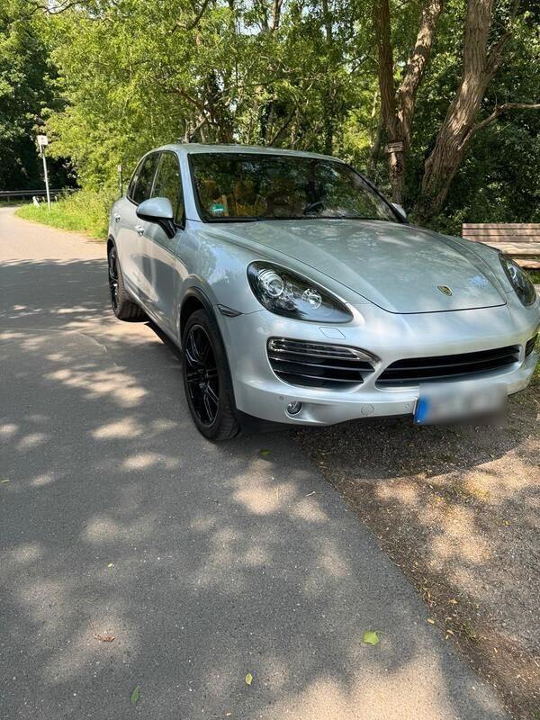 Silber Gebraucht 2011 Porsche Cayenne SUV | 22.450 € (Fairer Preis) - Bild 1/4
