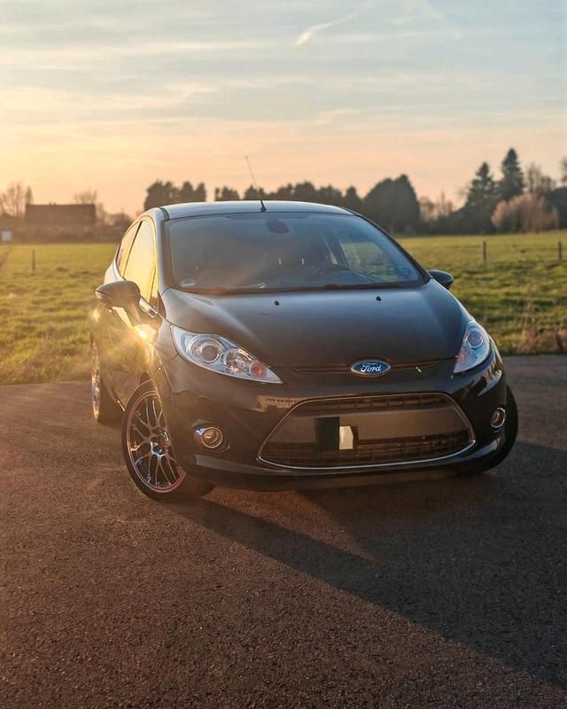 Gebraucht Ford Fiesta 82 PS (60 kW) 2008 Schwarz Kleinwagen