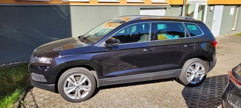 Schwarz Gebraucht 2022 Skoda Karoq Style SUV | 29.000 € (Superpreis) - Bild 1/4
