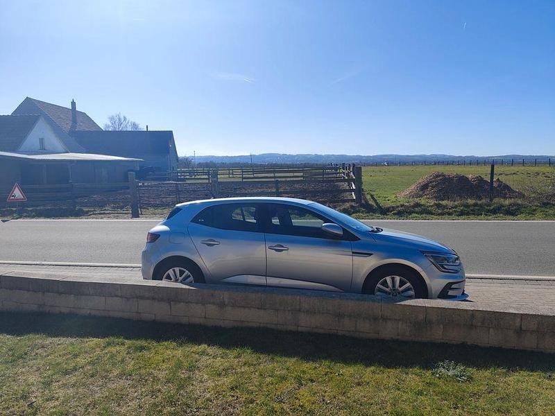 Gebraucht Renault Mégane IV Techno 116 PS (85 kW) 2021 Silber Limousine