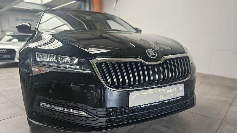 Schwarz Gebraucht 2021 Skoda Superb Ambition Kombi | 22.480 € (Guter Preis) - Bild 1/4