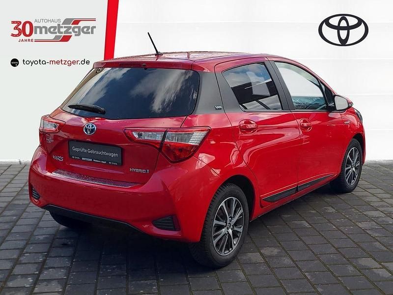 Gebraucht Toyota Yaris Hybrid Plus 101 PS (74 kW) 2019 Rot Limousine