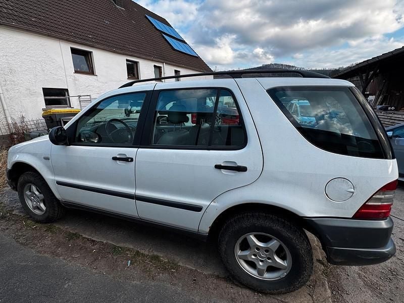 Gebraucht Mercedes ML230 150 PS (110 kW) 1999 Weiß SUV