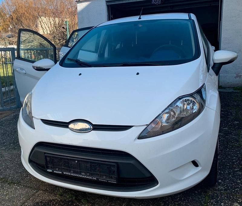 Gebraucht Ford Fiesta 90 PS (66 kW) 2009 Weiß Kleinwagen