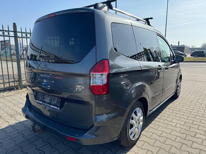 Gebraucht Ford Tourneo Courier Titanium 95 PS (69 kW) 2016 Van / Kleinbus
