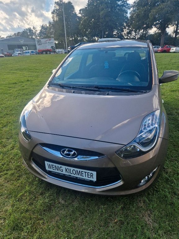Braun Gebraucht 2015 Hyundai ix20 Edition Van / Kleinbus | 8.150 € (Fairer Preis) - Bild 1/4