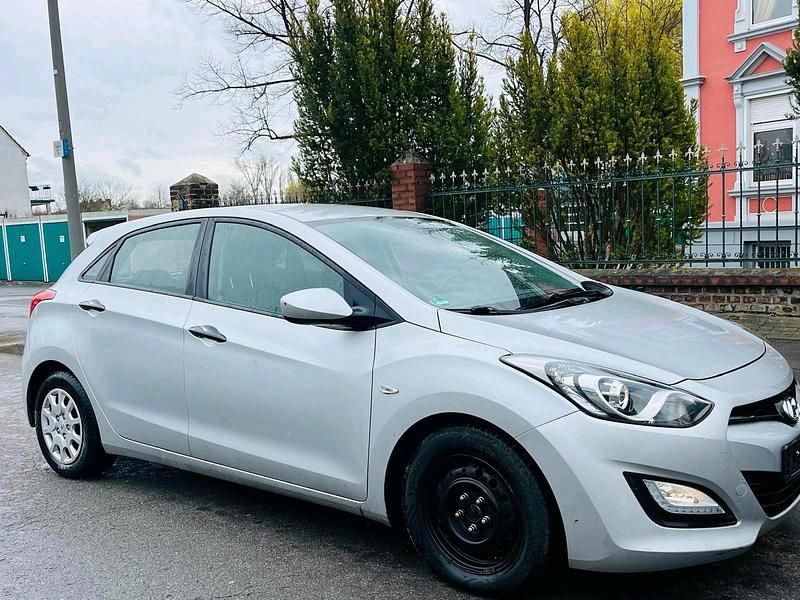 Gebraucht Hyundai i30 90 PS (66 kW) 2015 Limousine