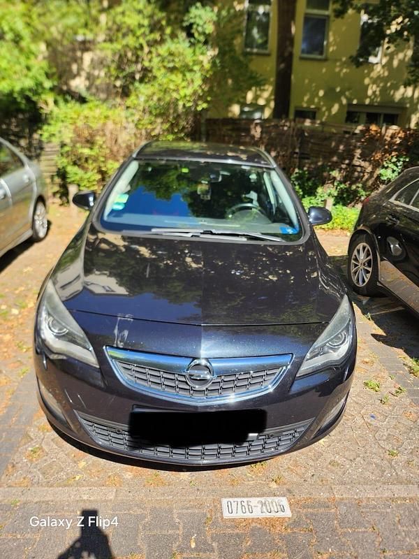 Blau Gebraucht 2012 Opel Astra Kombi | 8.500 € (Teuer) - Bild 1/4