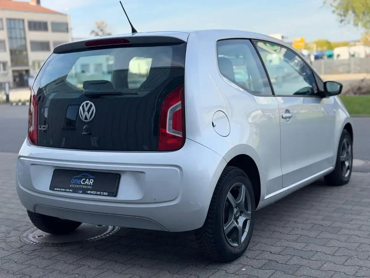 Usado VW up! Cup 75 HP (55 kW) 2013 Prateado Citadino