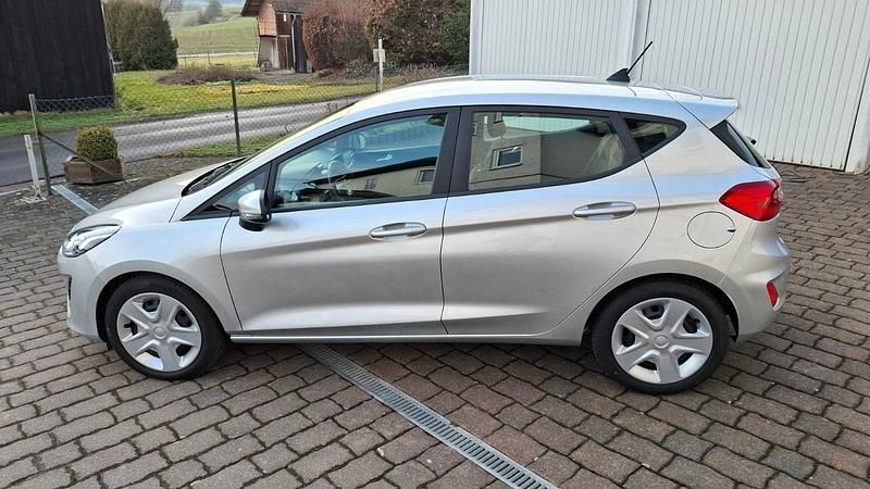 Gebraucht Ford Fiesta Cool & Connect 75 PS (55 kW) 2020 Silber Kleinwagen