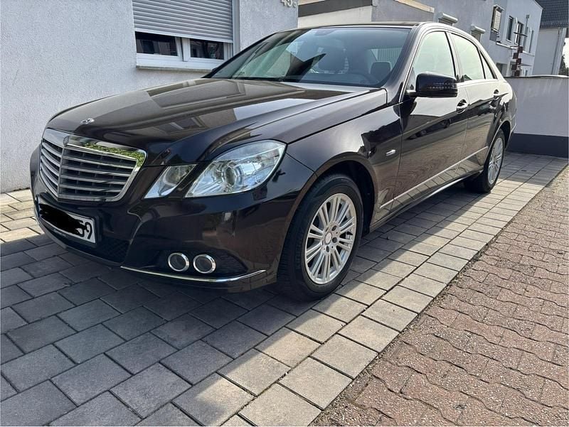 Gebraucht Mercedes E200 Elegance 184 PS (135 kW) 2010 Violet Limousine