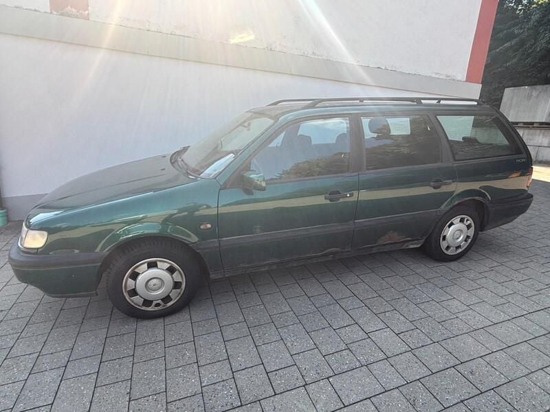 Grün Gebraucht 1997 VW Passat Pacific Kombi | 850 € - Bild 1/4