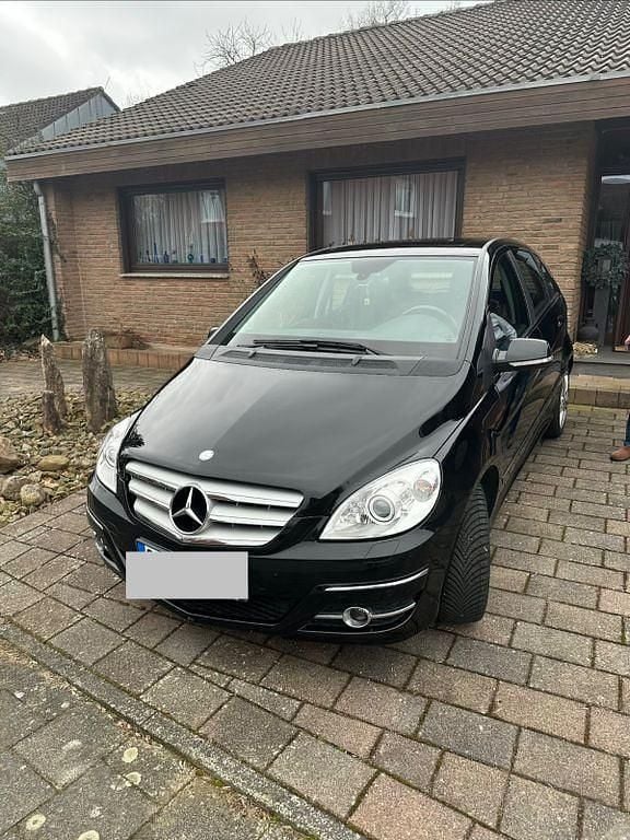 Gebraucht Mercedes B200 136 PS (100 kW) 2009 Schwarz Van / Kleinbus