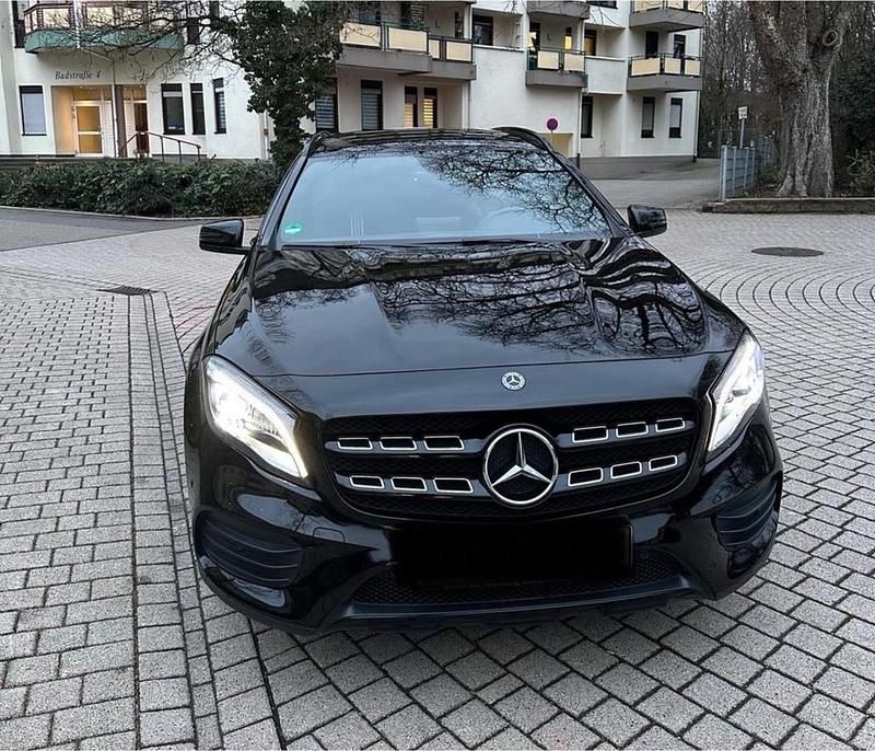 Gebraucht Mercedes GLA200 AMG line 156 PS (114 kW) 2018 Schwarz SUV