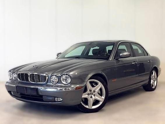 Grau Gebraucht 2003 Jaguar XJ8 Limousine | 12.500 € - Bild 1/4