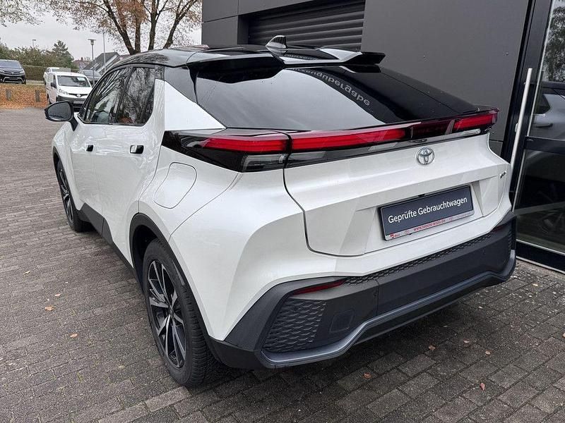 Gebraucht Toyota C-HR Team 140 PS (102 kW) 2024 Platinum white pearl SUV