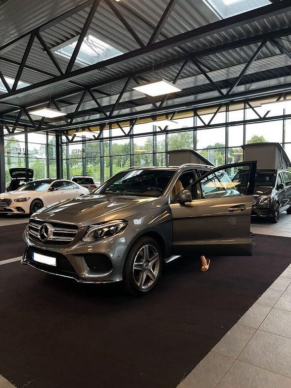 Grau Gebraucht 2017 Mercedes GLE500 AMG SUV | 44.900 € (Teuer) - Bild 1/4