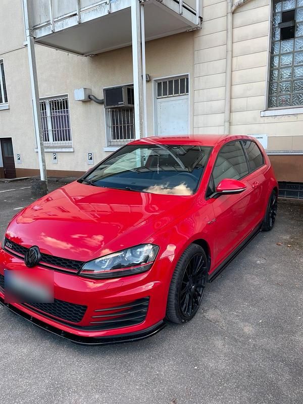 Rot Gebraucht 2015 VW Golf VII GTI Kleinwagen | 12.250 € (Fairer Preis) - Bild 1/4