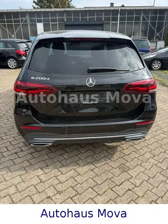 Gebraucht Mercedes B200 Progressive 150 PS (110 kW) 2020 Kosmosschwarz Kleinwagen