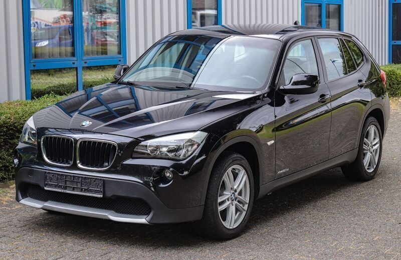 Saphirschwarz Gebraucht 2010 BMW X1 Sport Line SUV | 9.490 € (Guter Preis) - Bild 1/4