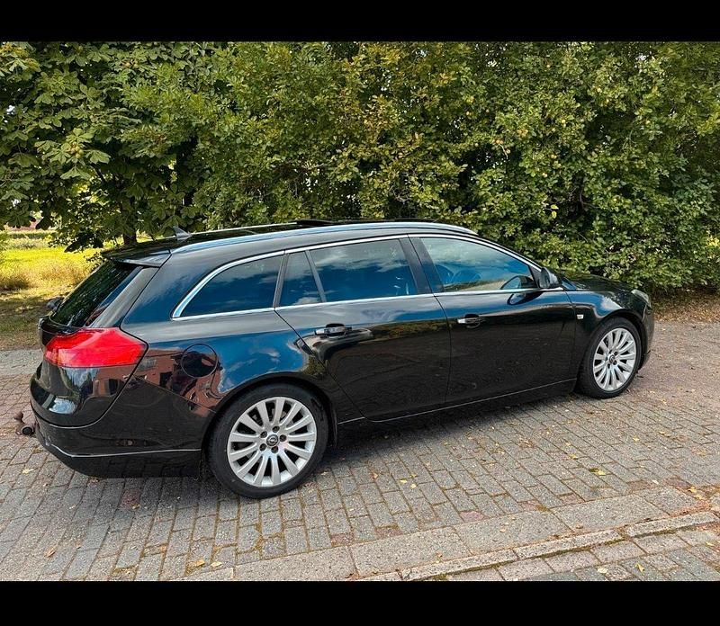 Gebraucht Opel Insignia 160 PS (117 kW) 2012 Schwarz Kombi