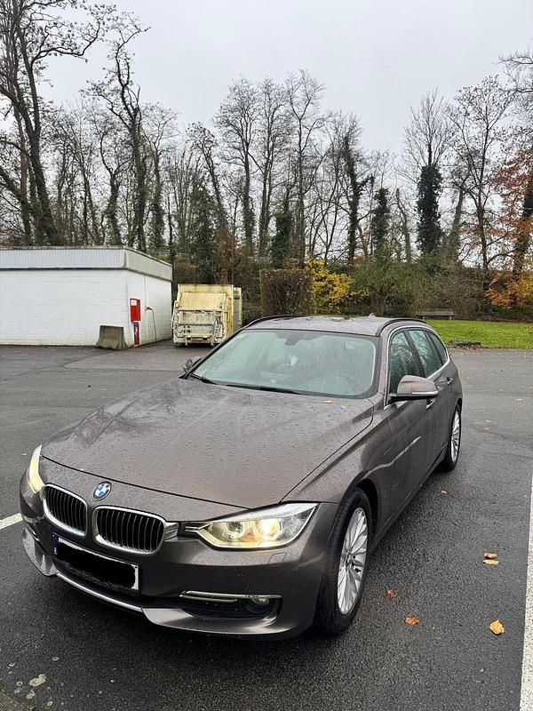 Gebraucht BMW 318 143 PS (105 kW) 2013 Andere farben Kombi