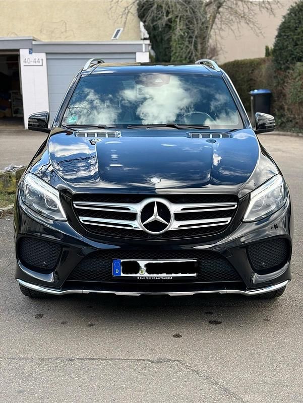 Schwarz Gebraucht 2016 Mercedes GLE500 AMG line SUV | 36.900 € - Bild 1/4