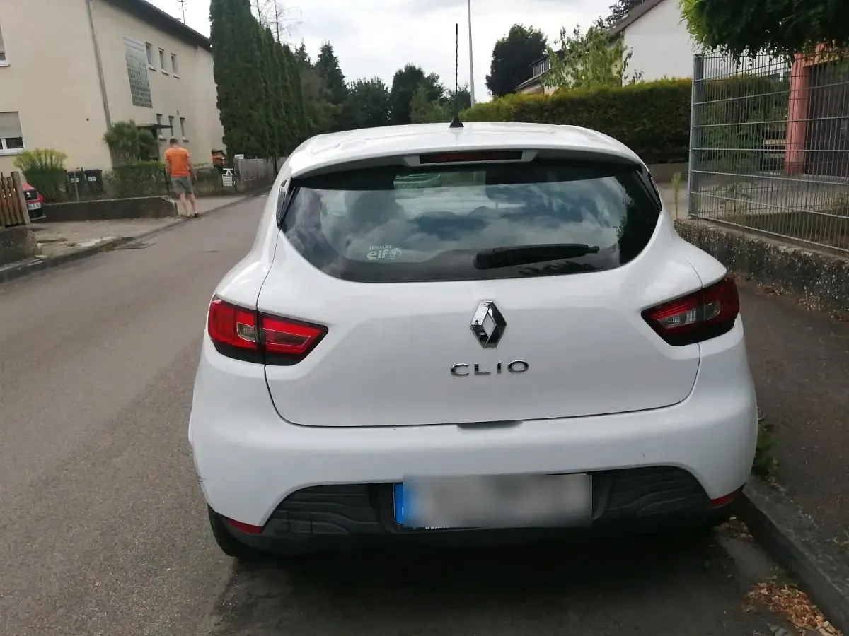 Gebraucht Renault Clio IV 75 PS (55 kW) 2015 Weiß Limousine